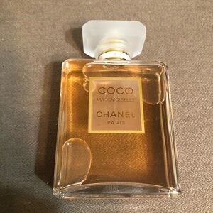 CHANEL Coco Mademoiselle - Elegant Gold Hue